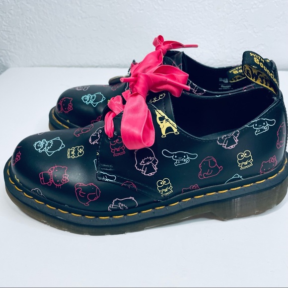 Dr Martens | Hello Kitty collab - Picture 7 of 16